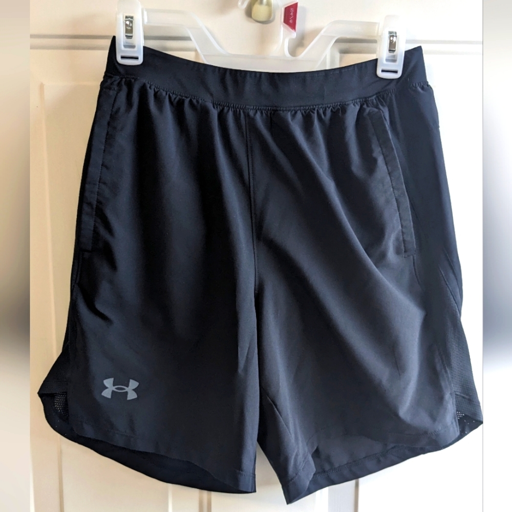 Under Armour Heat Gear Fitted black lined shorts Size Medium